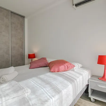 Chenes Lumineux Vue Clim Confort Terrasses Parking Lägenhet *